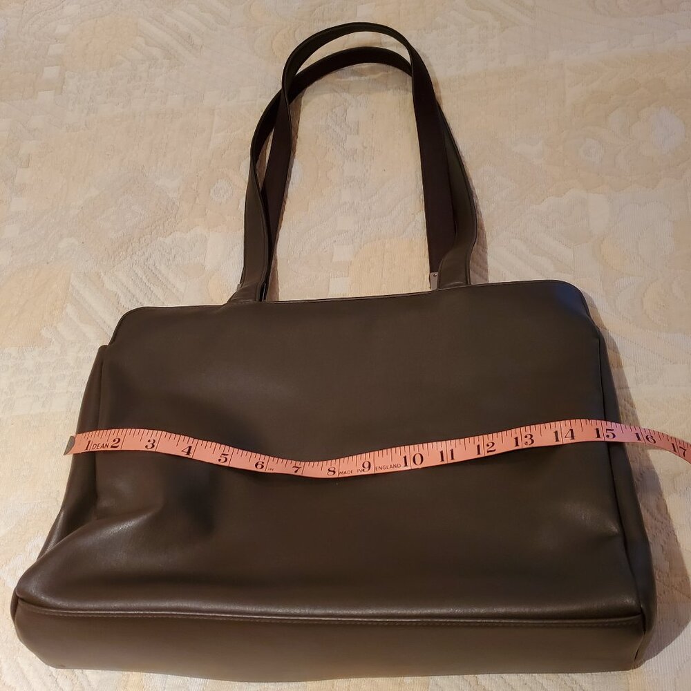 Liz Claiborne leather purse brown; lots of compartments and detail